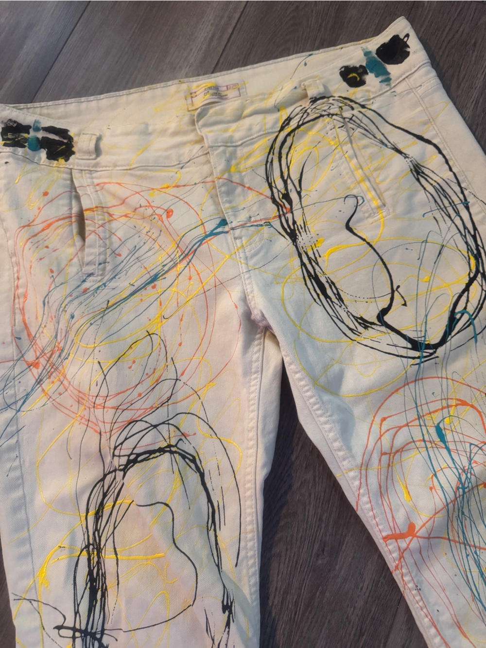 Hand Painted Custom OOAK Levi’s Abstract Art Capris Streetwear Cropped Size 14 - Picture 3 of 14